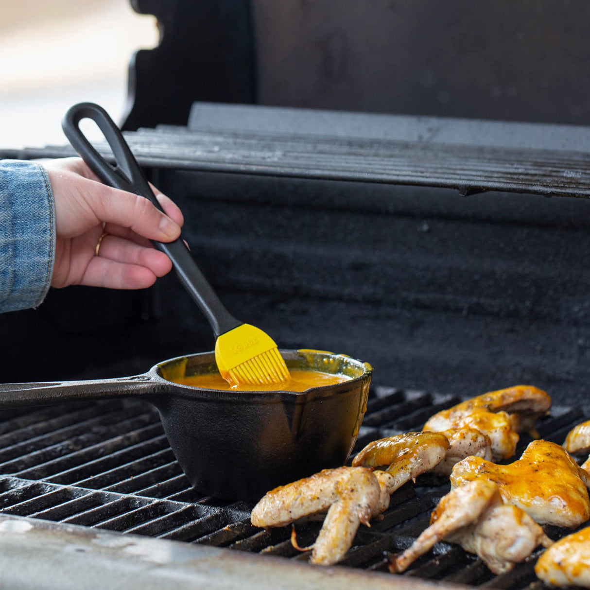 Schwarzer Lodge Schmelztopf Classic mit 13,3 cm Durchmesser, handgefertigt für gleichmäßiges Schmelzen und Kochen.
