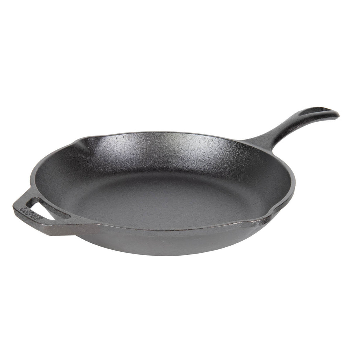 Schwarze Lodge Gusseiserne Pfanne für Kochen und Braten, mit ergonomischem Griff, auf Herd.