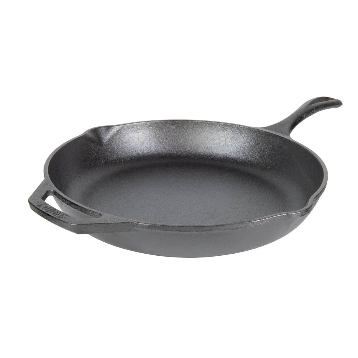 Schwarze Gusseiserne Pfanne von LODGE CHEF, robuste Pfanne aus Gusseisen für vielseitiges Kochen, Nahaufnahme der Pfanne.
