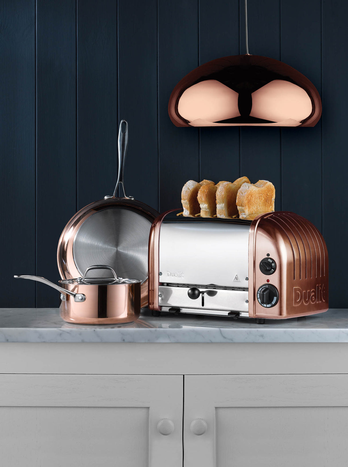 DUALIT Newgen Toaster aus Kupfer, 4 Scheiben, modernes Design mit Edelstahl-Details, für knuspriges Toasten.