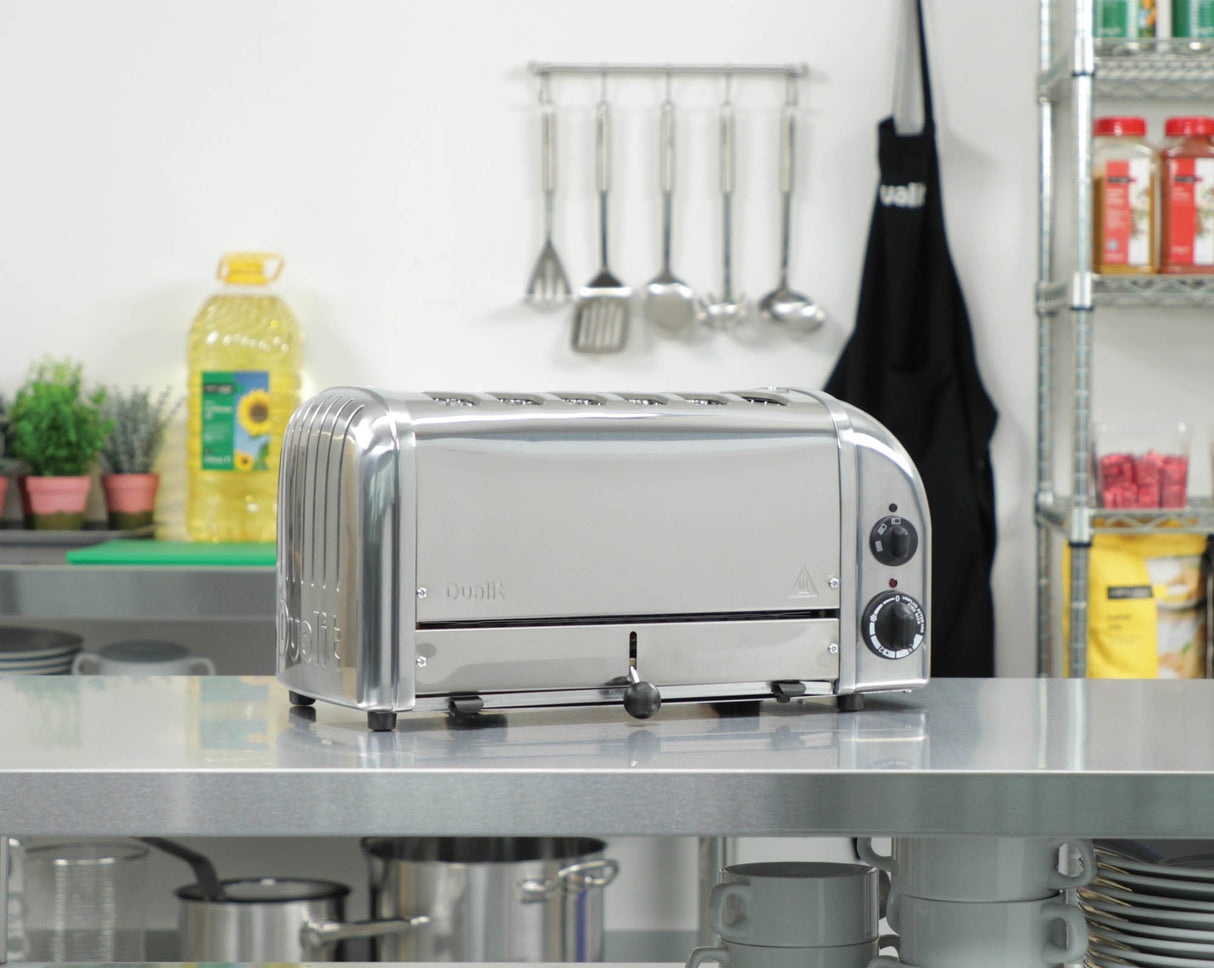 Polierter DUALIT Toaster NEWGEN für 6 Scheiben, modernes Design, zeigt die glänzende Oberfläche und die Toastfächer.