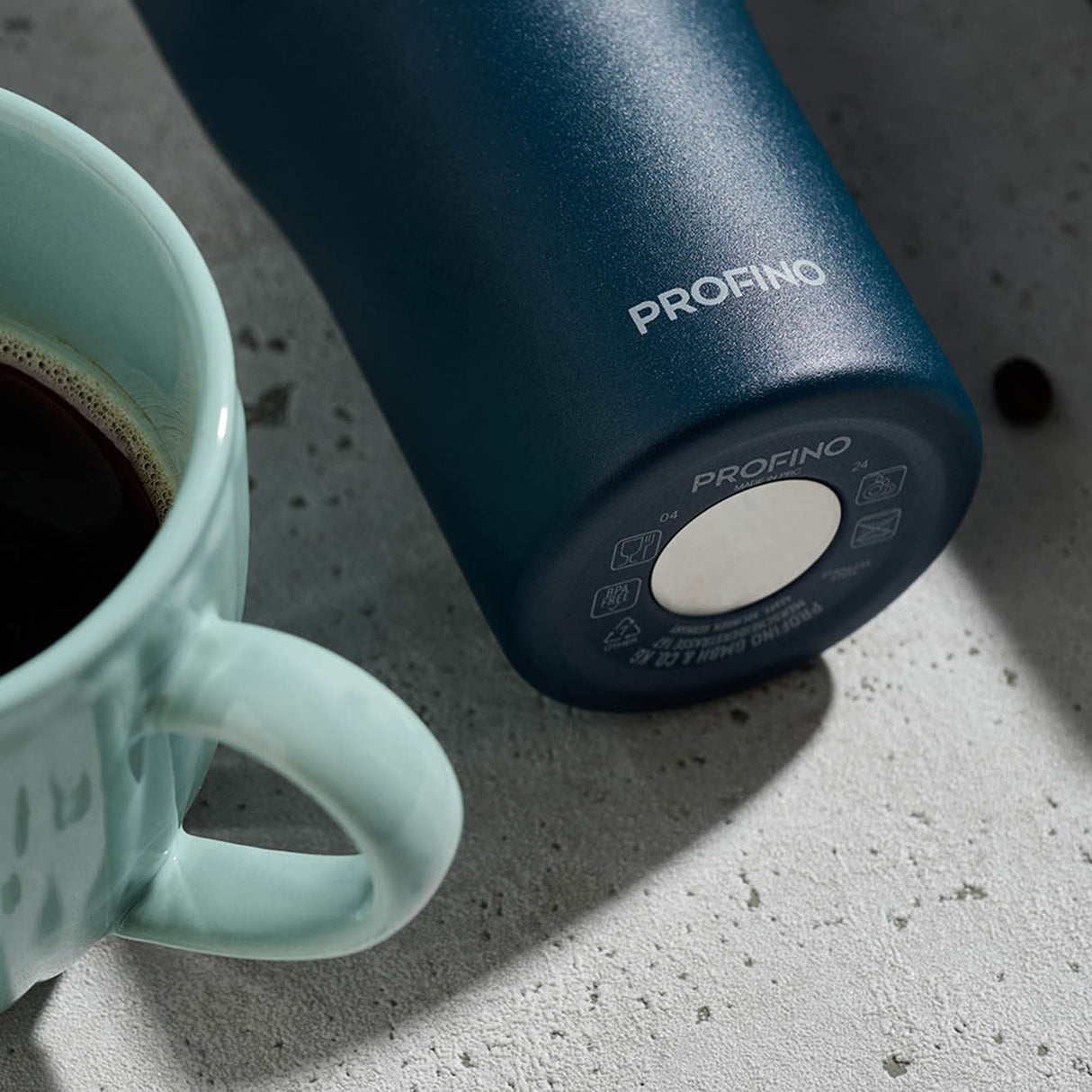 PROFINO Thermobecher BARISTA in Blau, isolierter Becher aus Edelstahl, für heiße Getränke, mit Deckel und rutschfestem Boden