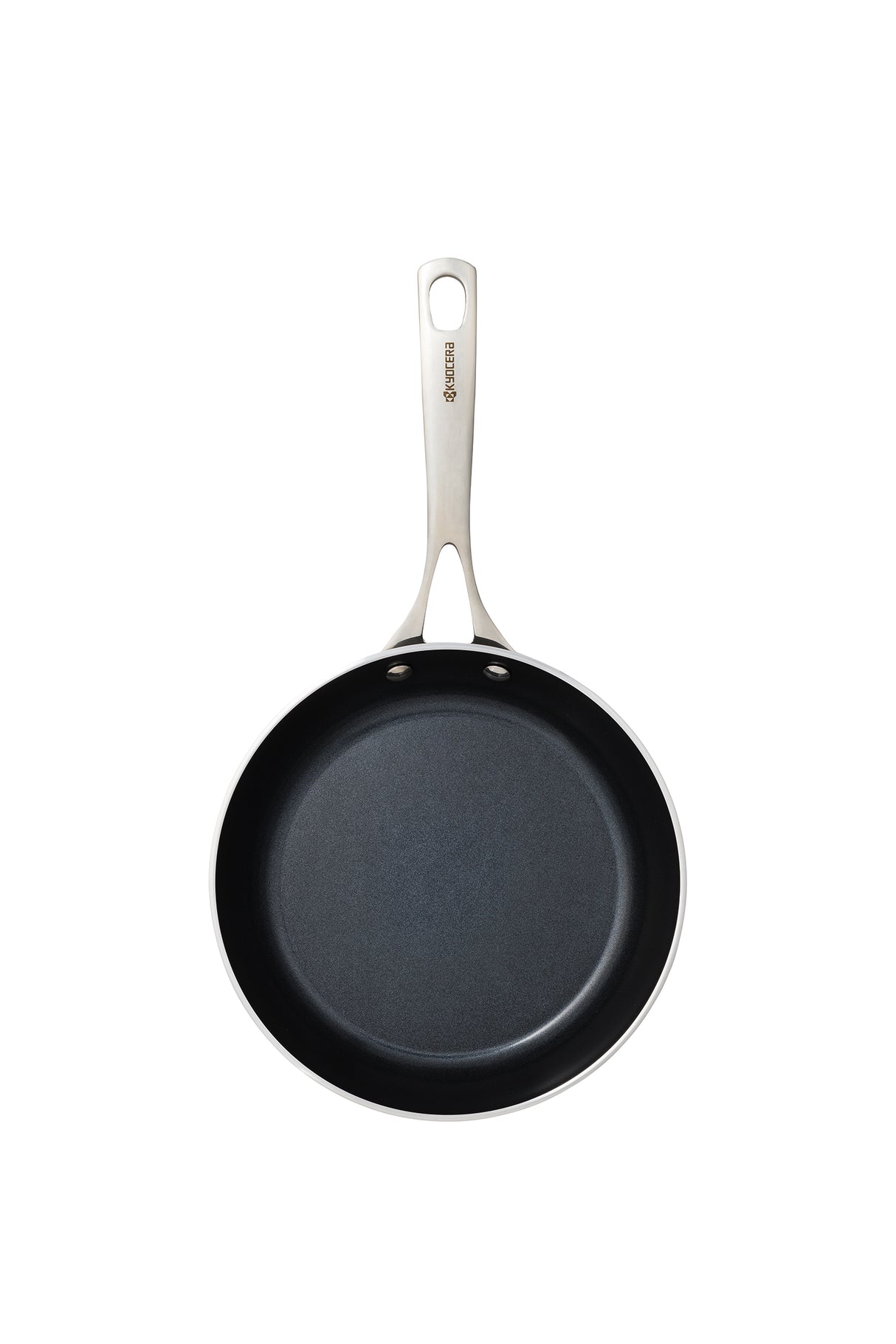 Schwarze KYOCERA Keramikpfanne mit langlebiger Beschichtung, ideal zum Braten und Kochen.
