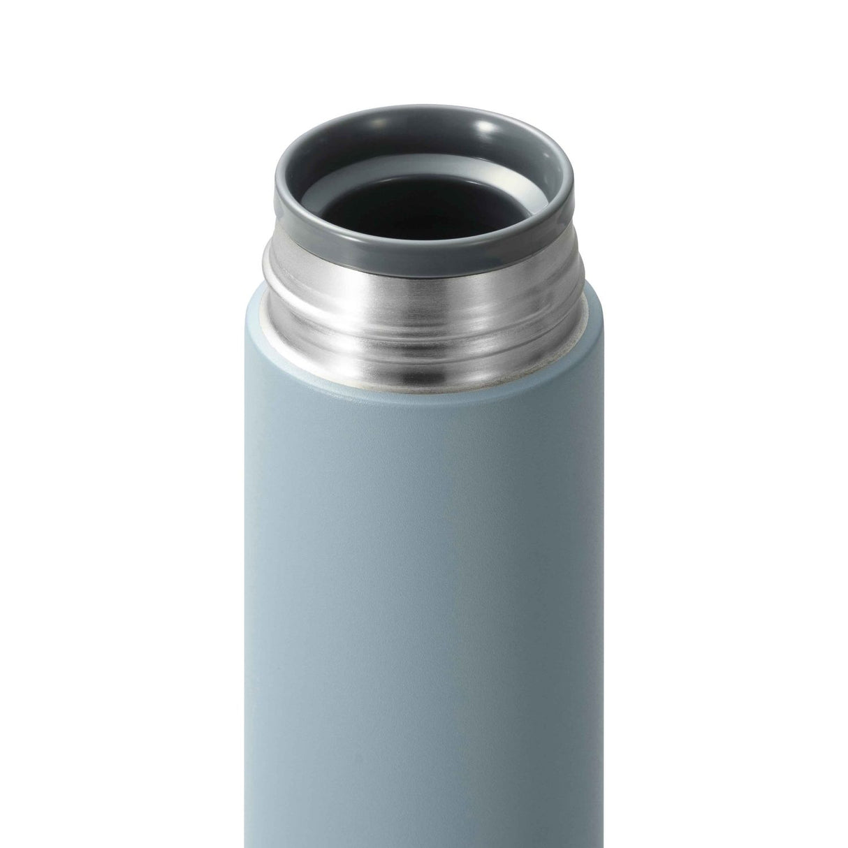 Weiße KYOCERA Isolierflasche Slim Mug aus Edelstahl, tragbar und auslaufsicher für heiße und kalte Getränke.