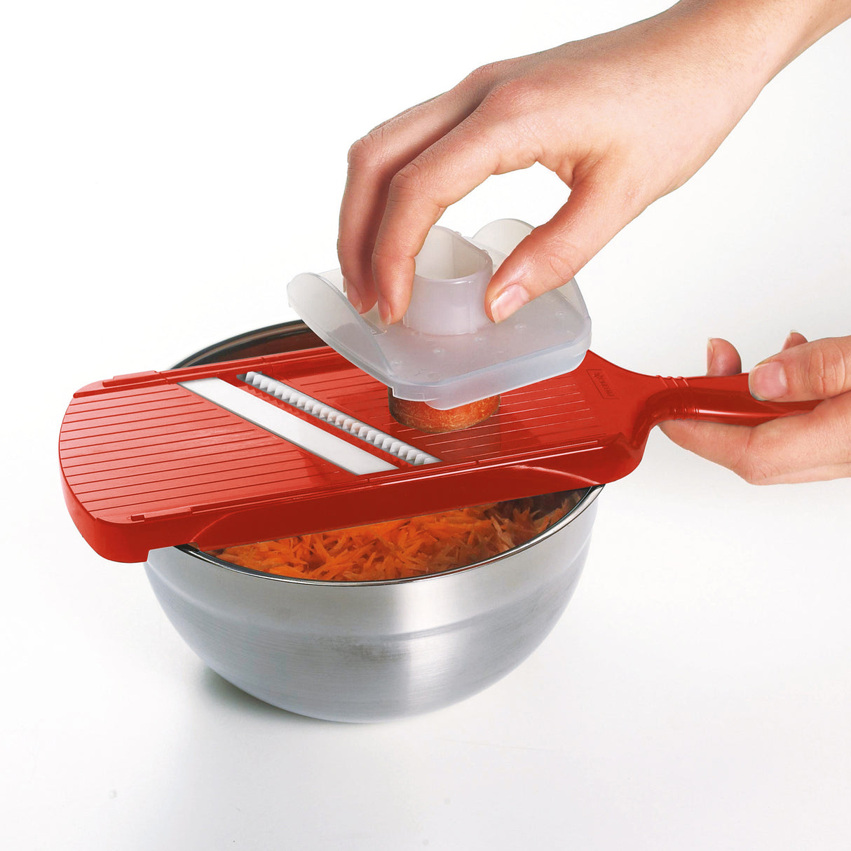 Schwarzer KYOCERA Julienne-Hobel mit Edelstahlklinge für feine Gemüsestreifen, handlich und langlebig.