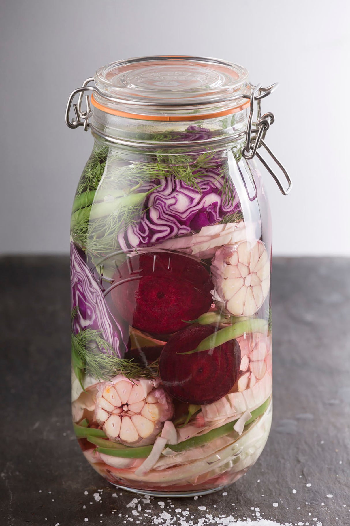 Klare KILNER Einkochglas CLIP ROUND zum Einmachen und Aufbewahren von Lebensmitteln, robustes Glas mit Clipverschluss.