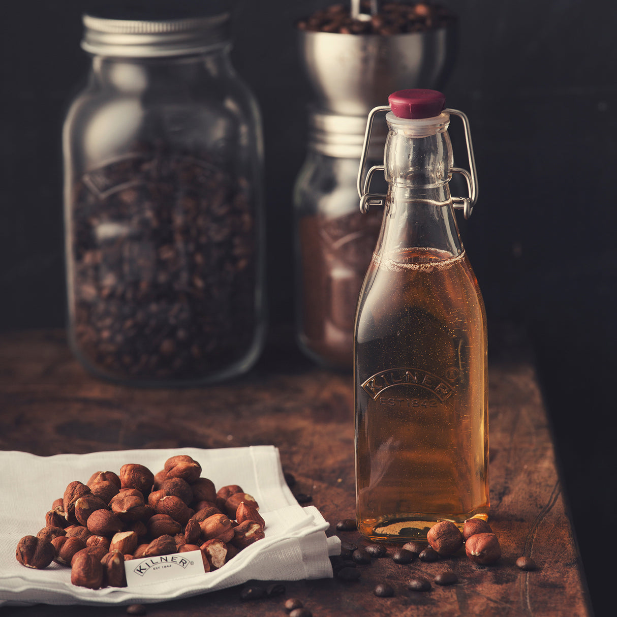 KILNER Einkochflasche CLIP SQUARE, klare Glasflasche mit Metallverschluss, ideal für Einmachgläser und Konservierung.