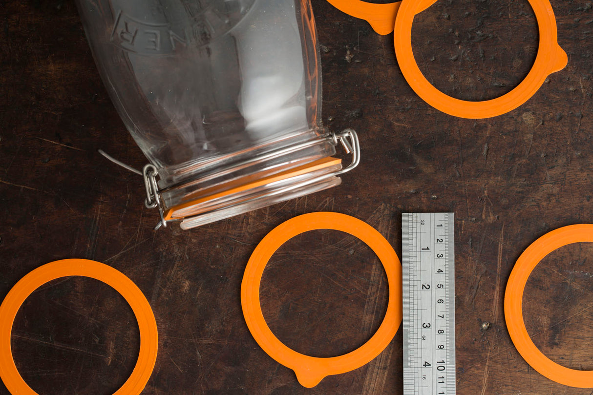 KILNER Einkochringe 6er-Set, 3 Liter, aus Gummi für Einmachgläser, sichtbare Ringe und Gläser im Bild
