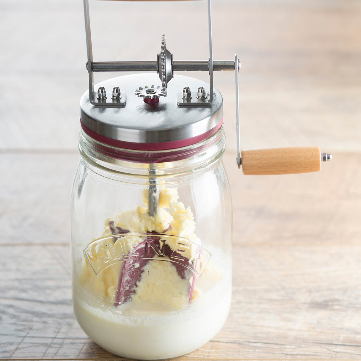 KILNER Butterfass aus Glas, klar, 1 Liter, für Butterherstellung, zeigt das transparente Butterfass mit Metallverschluss