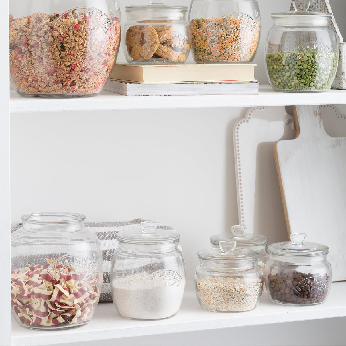 KILNER Vorratsglas, universell, transparent, mit Metallverschluss, ideal für Lagerung und Vorräte, auf weißem Hintergrund