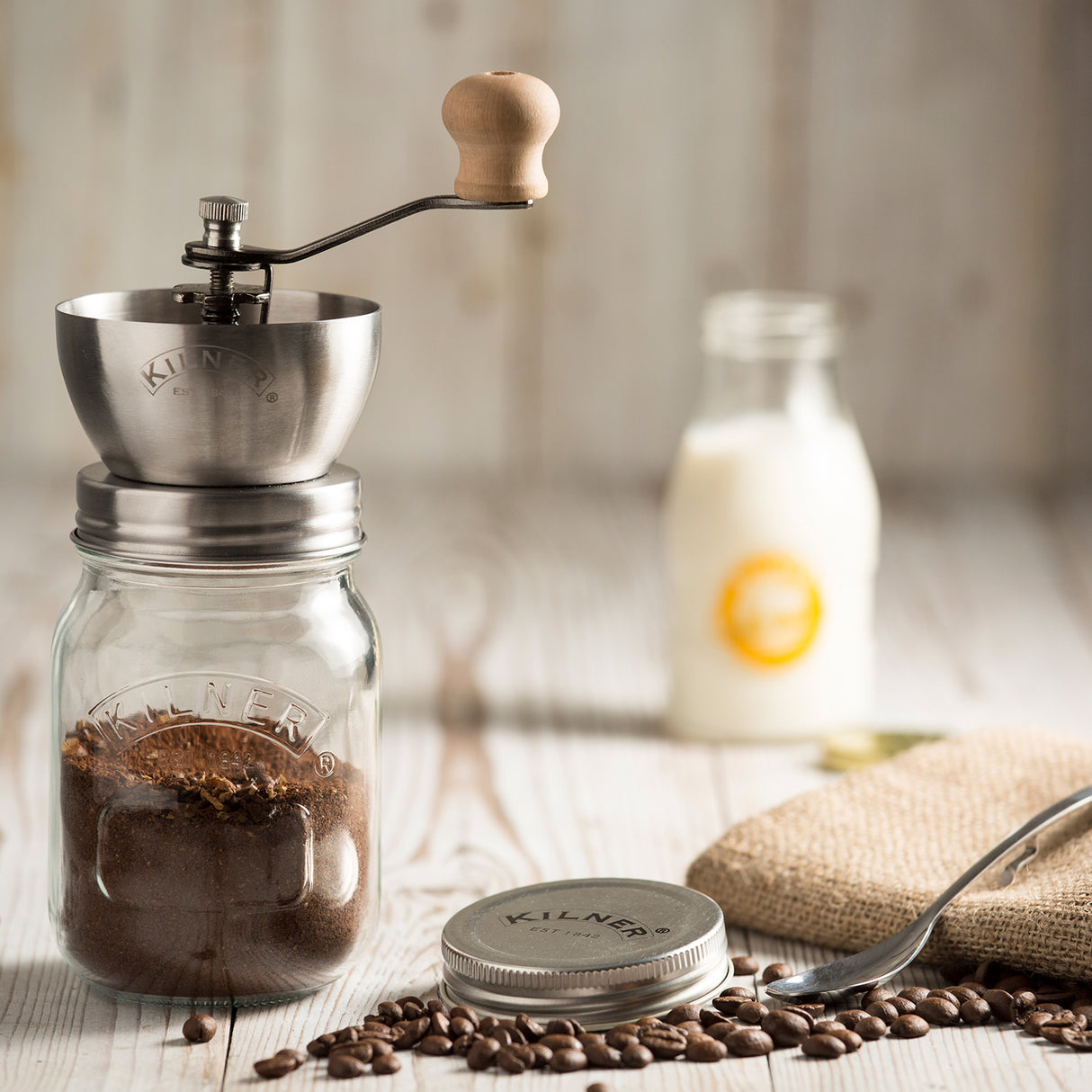 KILNER Kaffeemühle mit Kurbel aus Glas, 500 ml Fassungsvermögen, klare Sicht auf Mahlwerk und Kurbelgriff