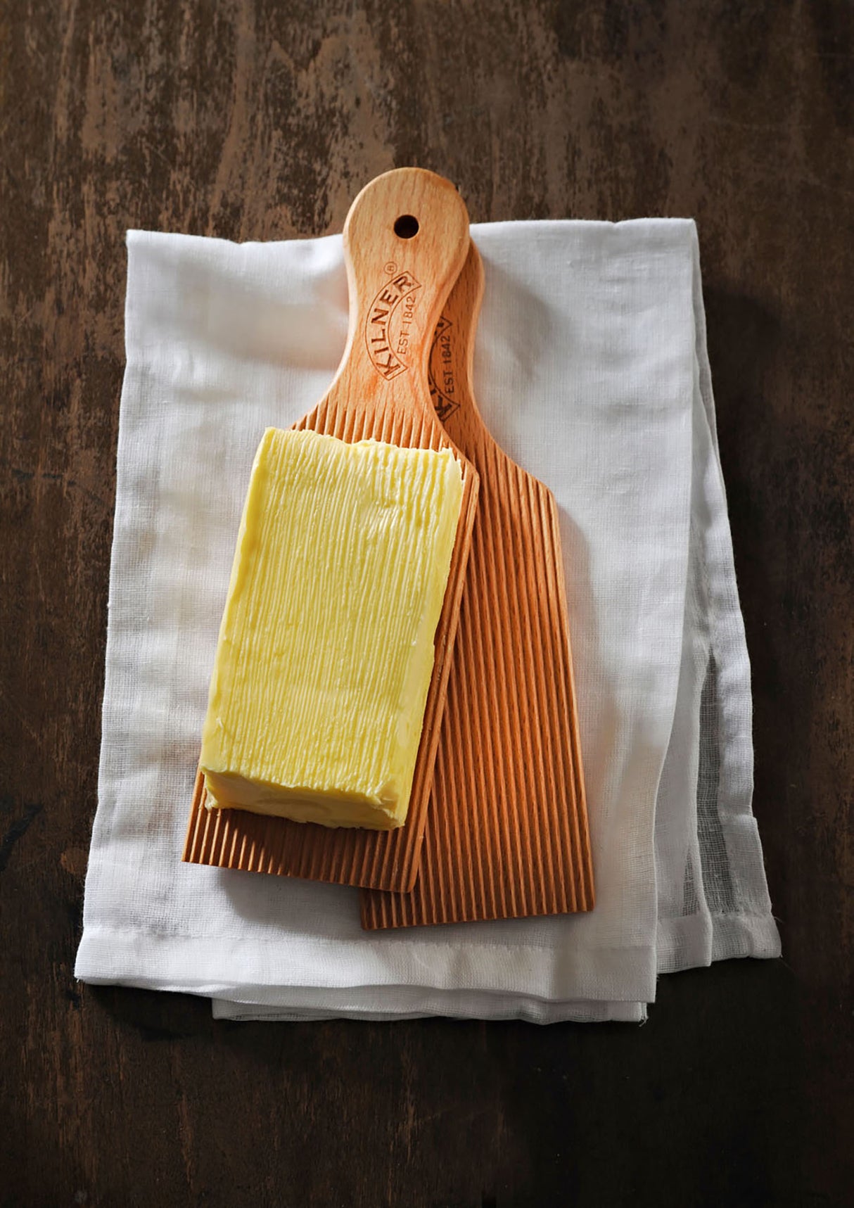 KILNER Butterbrettchen aus klarem Material, ideal zum Servieren von Butter auf dem Tisch, stilvolles Küchenaccessoire