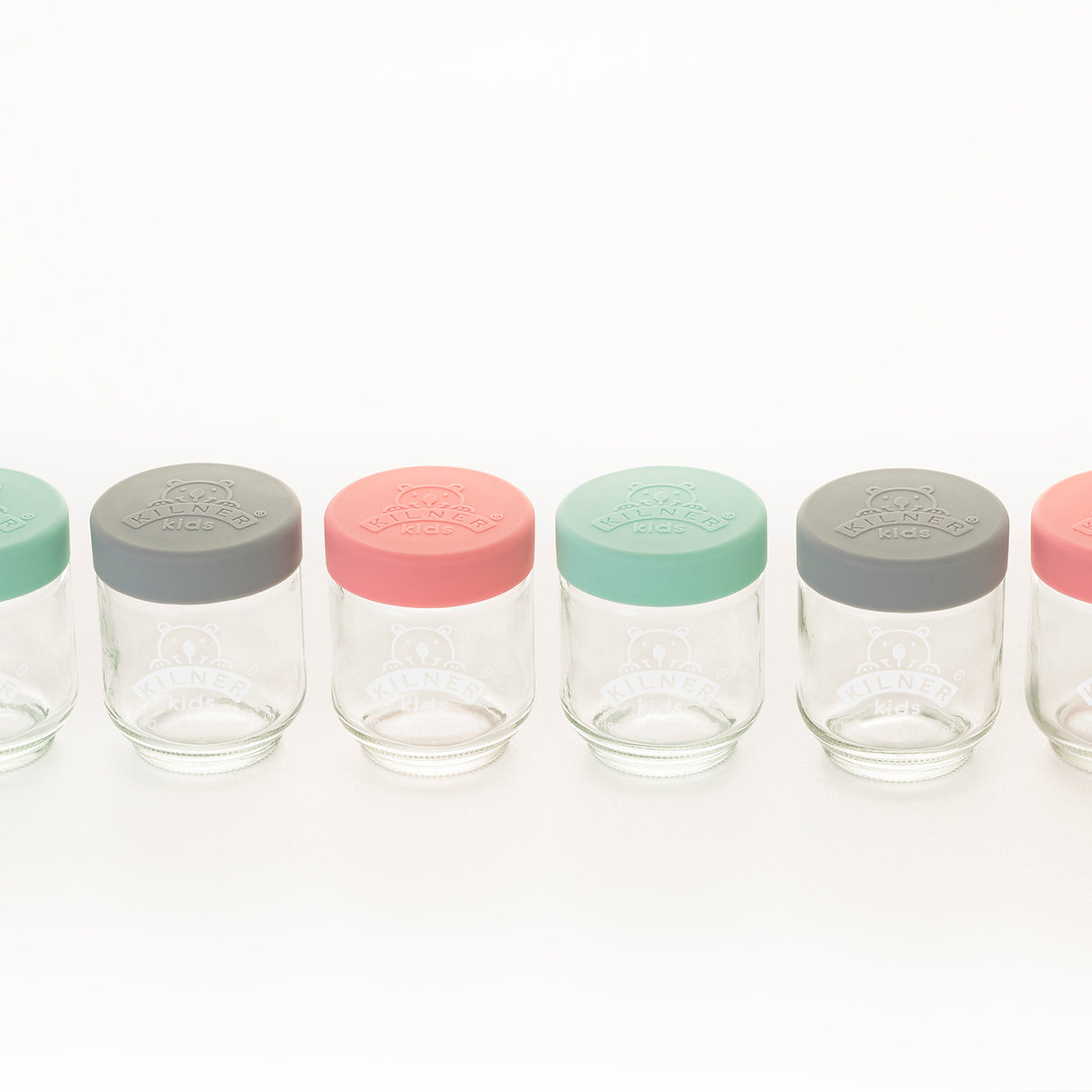 Bunte, klare Babygläser von KILNER mit kindgerechtem Design, ideal für Babynahrung und Aufbewahrung.