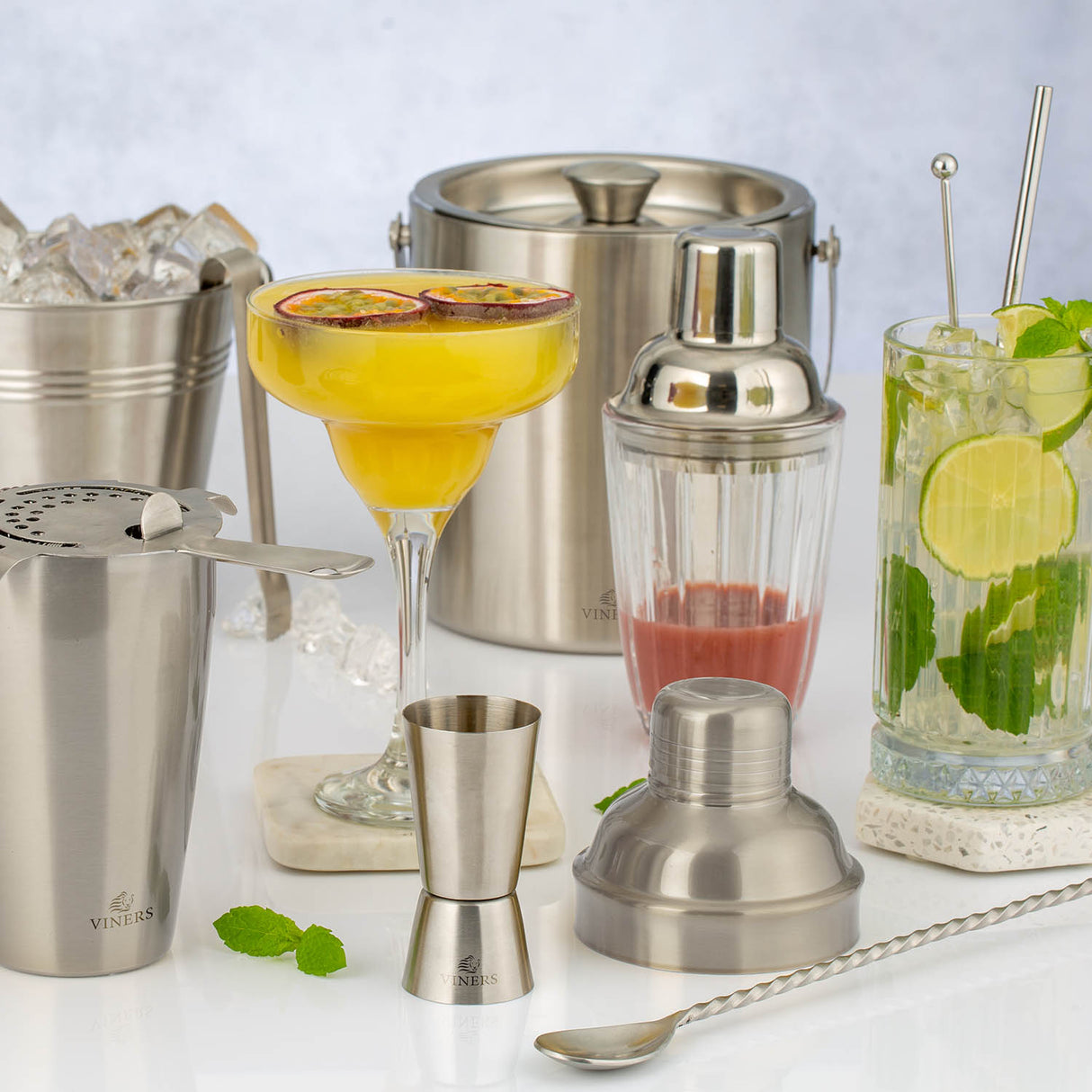 Silbernes Edelstahl Cocktail-Rührstäbchen von VINERS, elegantes Bar-Accessoire für Cocktails und Getränke.