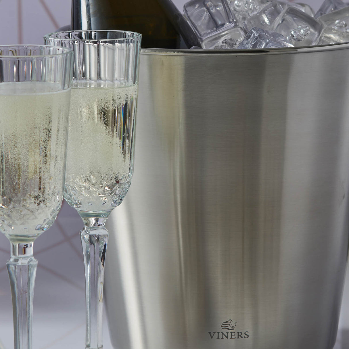 Silberner VINERS Champagnerkübel aus Edelstahl, perfekt für Kühlung und Präsentation von Champagner.