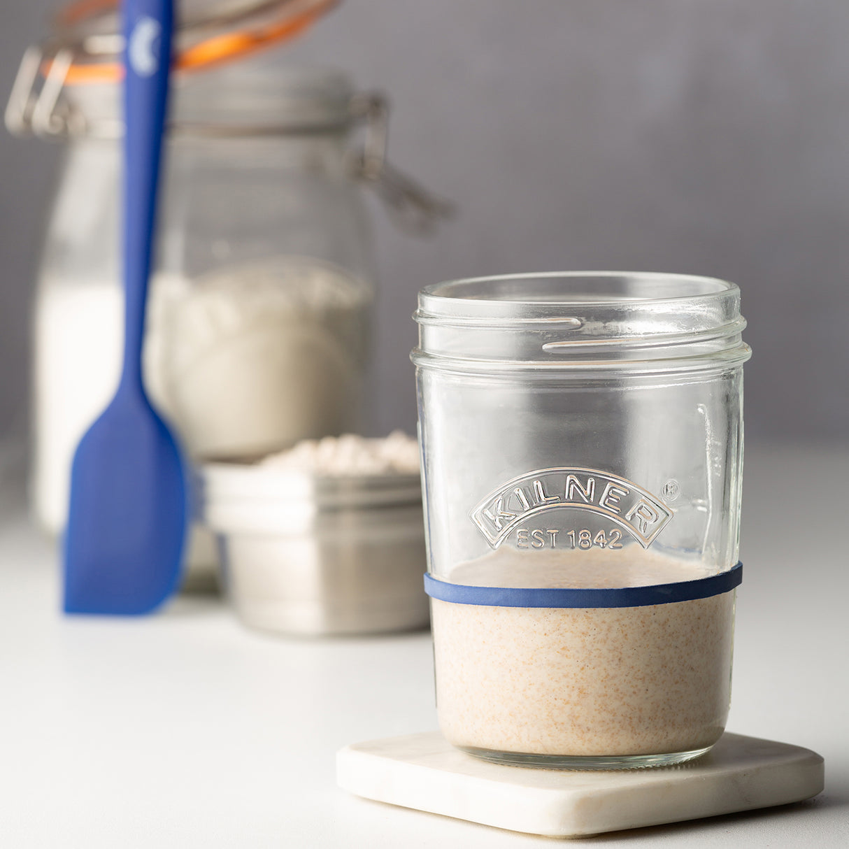 KILNER Sauerteig-Herstellungsset, klar, 500 ml, mit Glasbehälter und Zubehör für die Herstellung von Sauerteig.