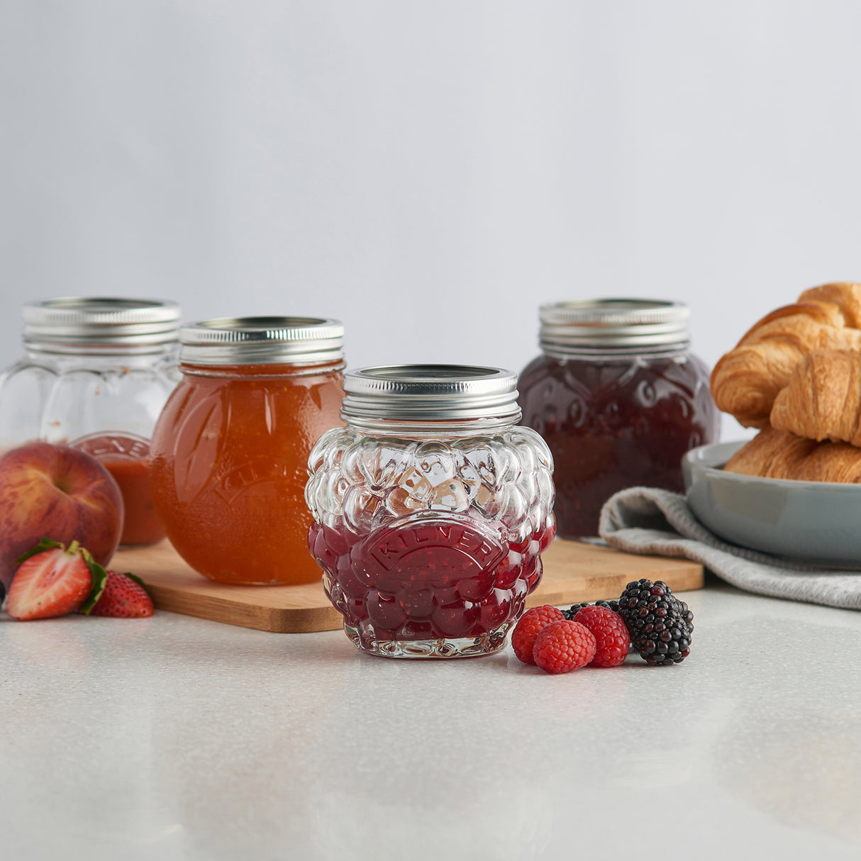 Transparenter KILNER Marmeladenglas mit Schraubverschluss, ideal zum Einmachen und Aufbewahren von Marmelade.