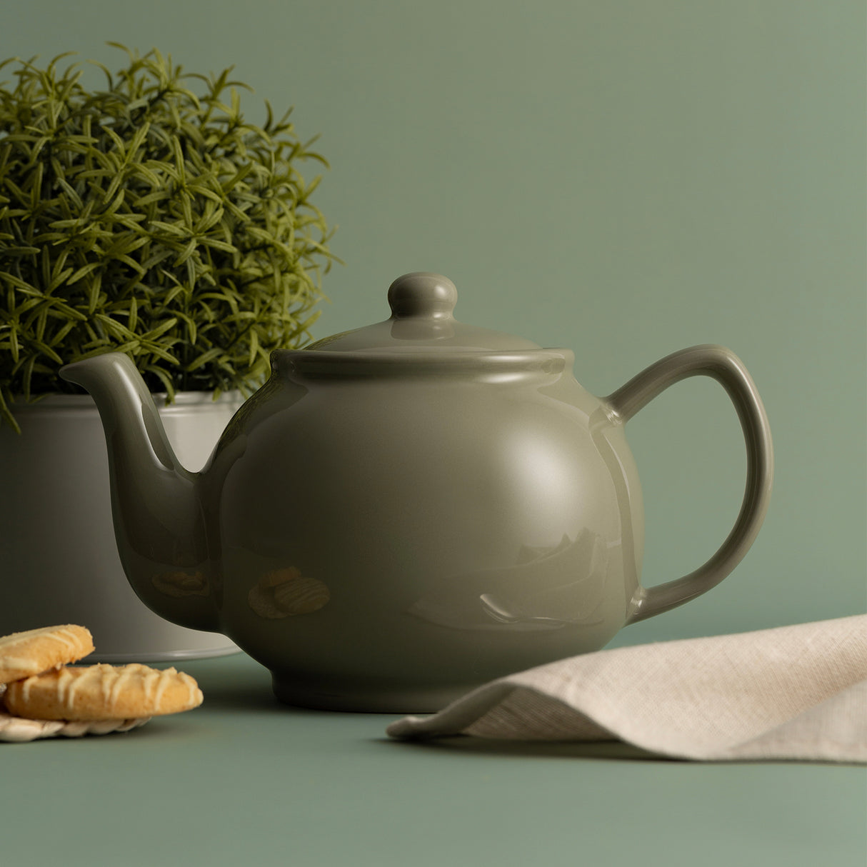 Teekanne von PRICE & KENSINGTON mit Salbeiblättern, stilvolle Teekanne aus Keramik für Kräutertee, elegantes Design.