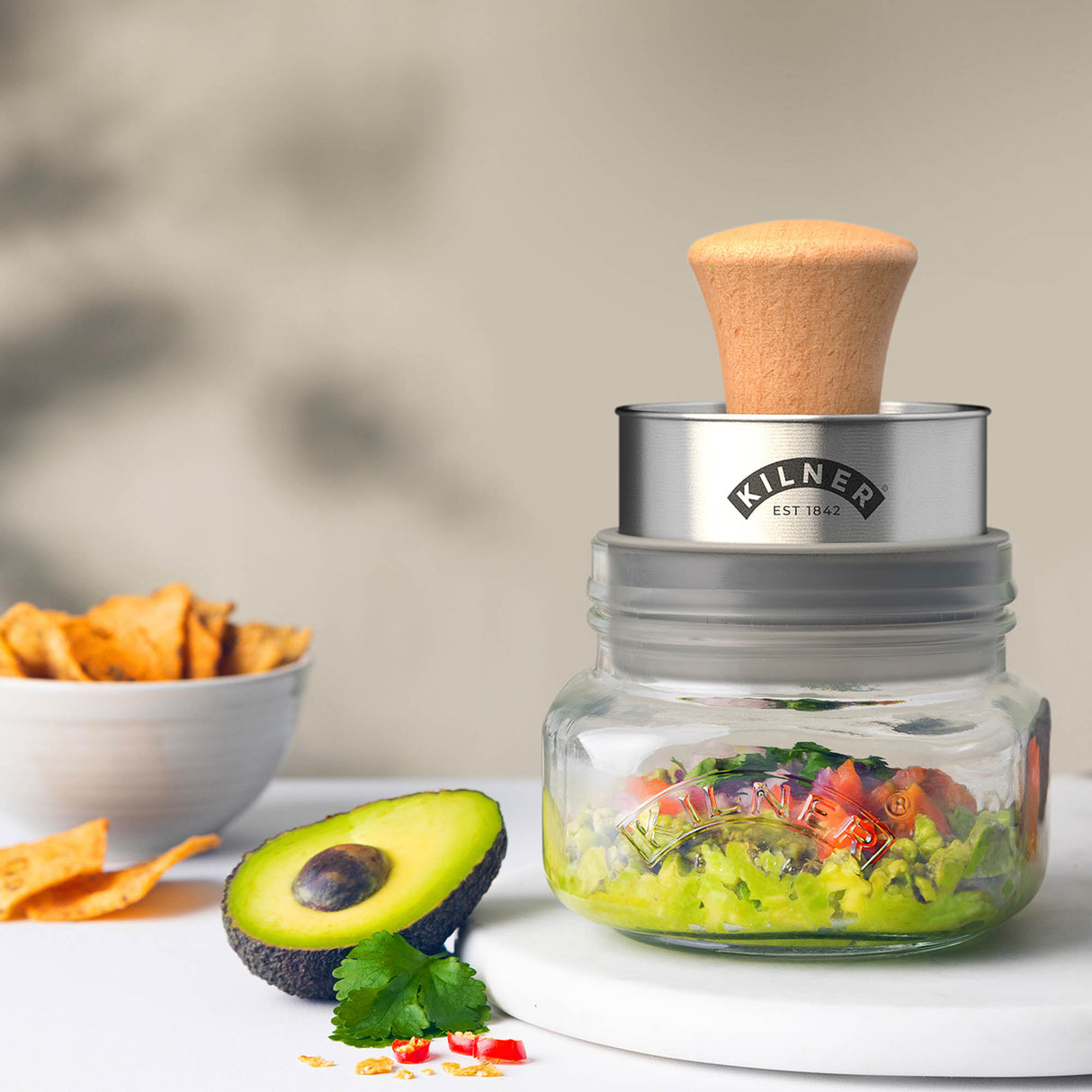 KILNER Guacamole-Set mit klarer 500-ml-Gefäß, ideal zum Zubereiten und Servieren von Guacamole.