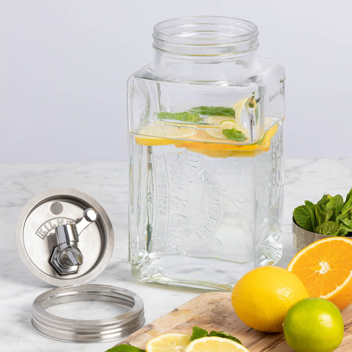KILNER Getränkespender aus Glas, klar, mit silberner Verschlusskappe, 3 Liter Fassungsvermögen für Getränke im Kühlschrank