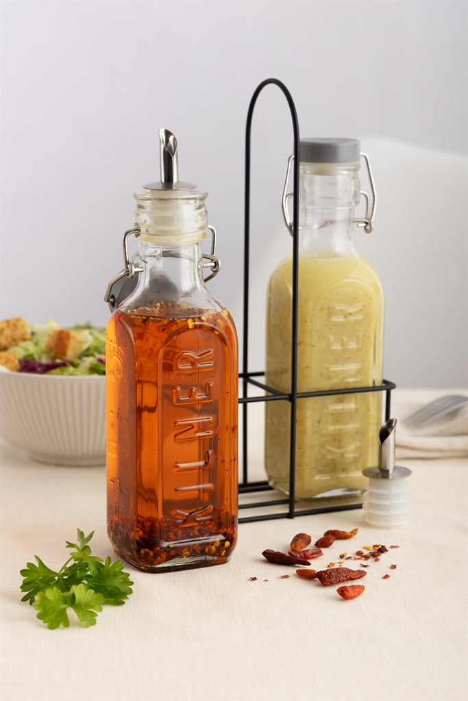 Klare KILNER Öl- und Essigflasche aus Glas mit Schraubverschluss, ideal für Küche und Vorratsbehälter.