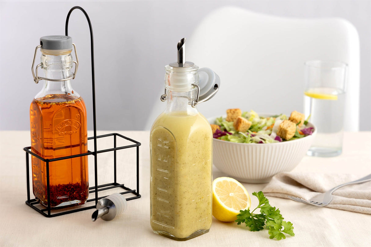 Klare KILNER Öl- und Essigflasche aus Glas mit Schraubverschluss für Küchengebrauch.