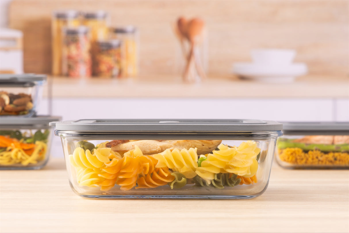 KILNER Frischhaltedose aus Glas für Lebensmittelaufbewahrung, mit Schraubverschluss und transparentem Design.