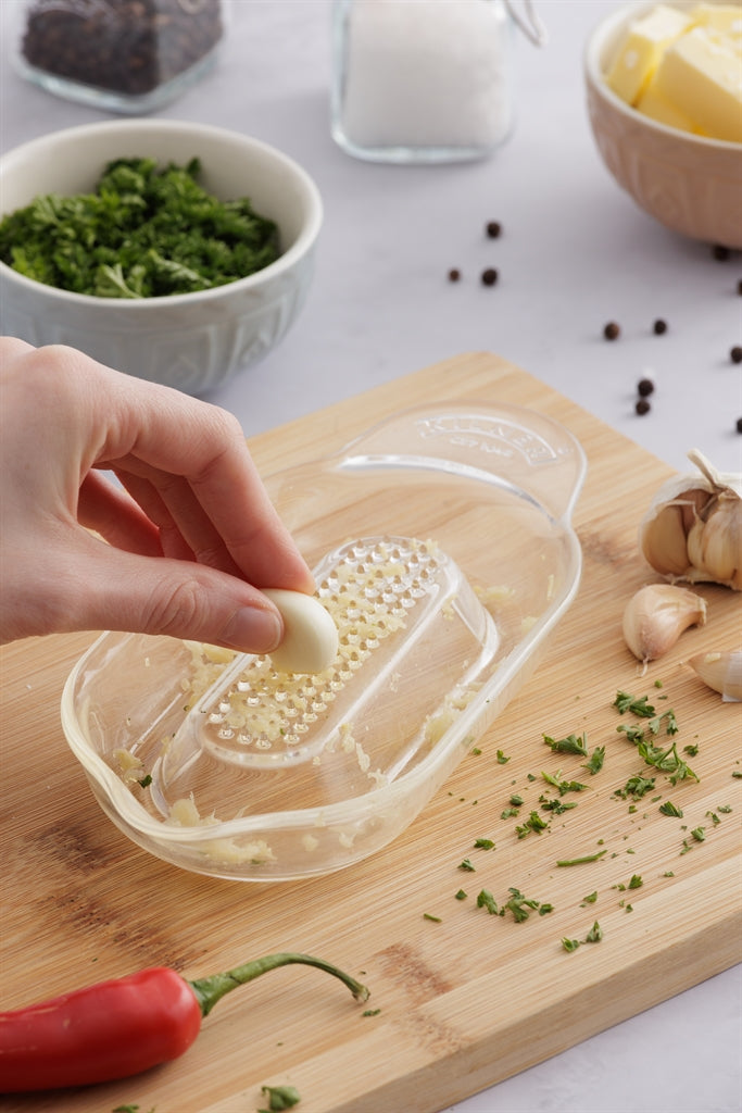 KILNER Küchenreibe mit Glas, 20 cm, Edelstahlreibe zum Zerkleinern und Reiben, klare Glasabdeckung sichtbar
