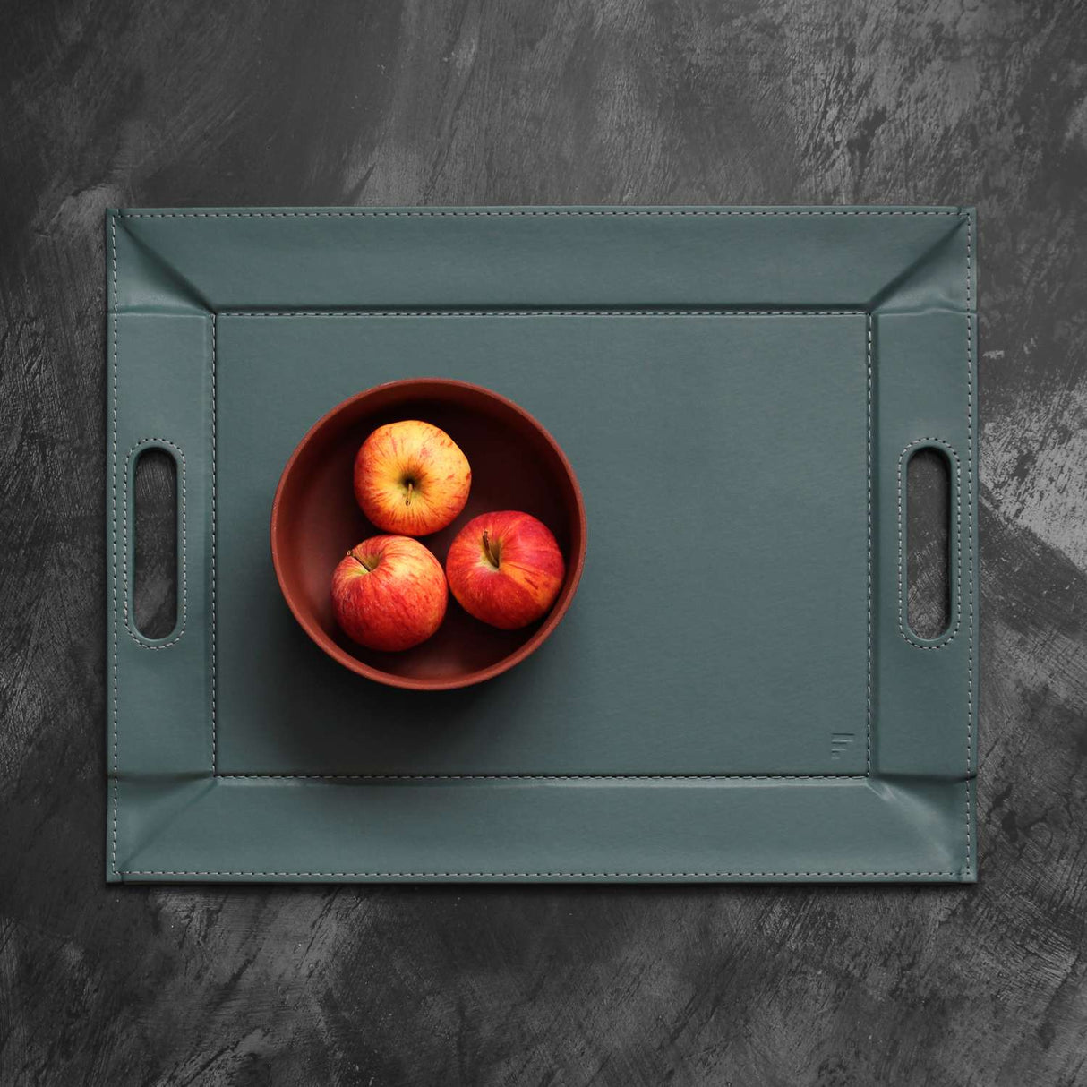 Wendetablett von Freeform, 2-in-1 Tablett & Tischset DUO, klein, mit beidseitigem Design und handlicher Größe.