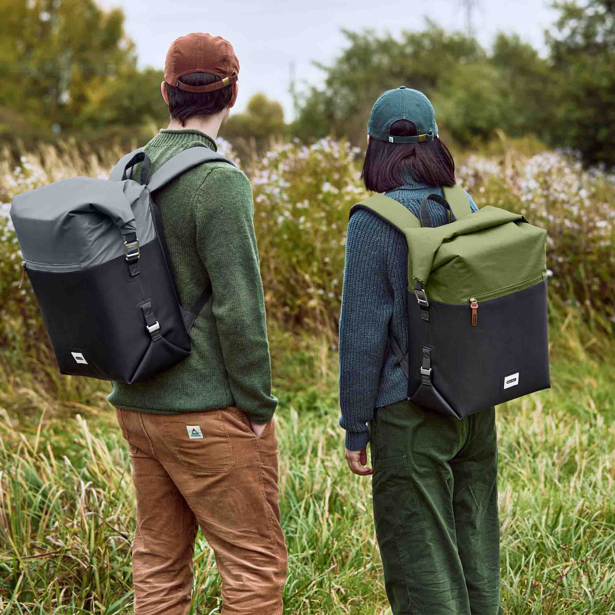 Grüne faltbare Kühltasche von BLACK+BLUM, isoliertes Material für frische Lebensmittel unterwegs.