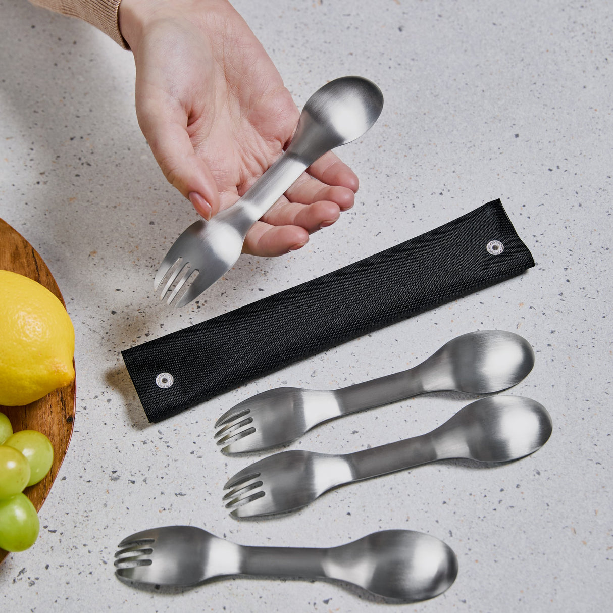 BLACK+BLUM Göffel-Set aus Edelstahl, 4-teilig, mit praktischem Etui, ideal für unterwegs und Lunch.