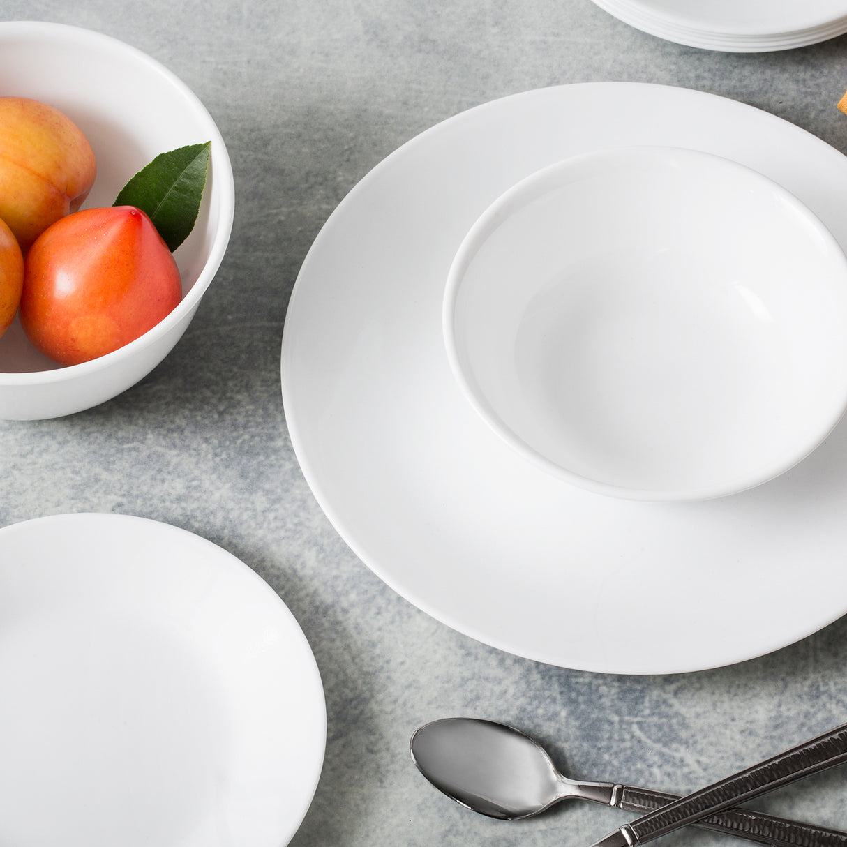 Corelle Winter Frost Leinen-Servierset, 12-teilig, mit eleganten weißen Geschirrsets für festliche Anlässe und Alltagsnutzung.