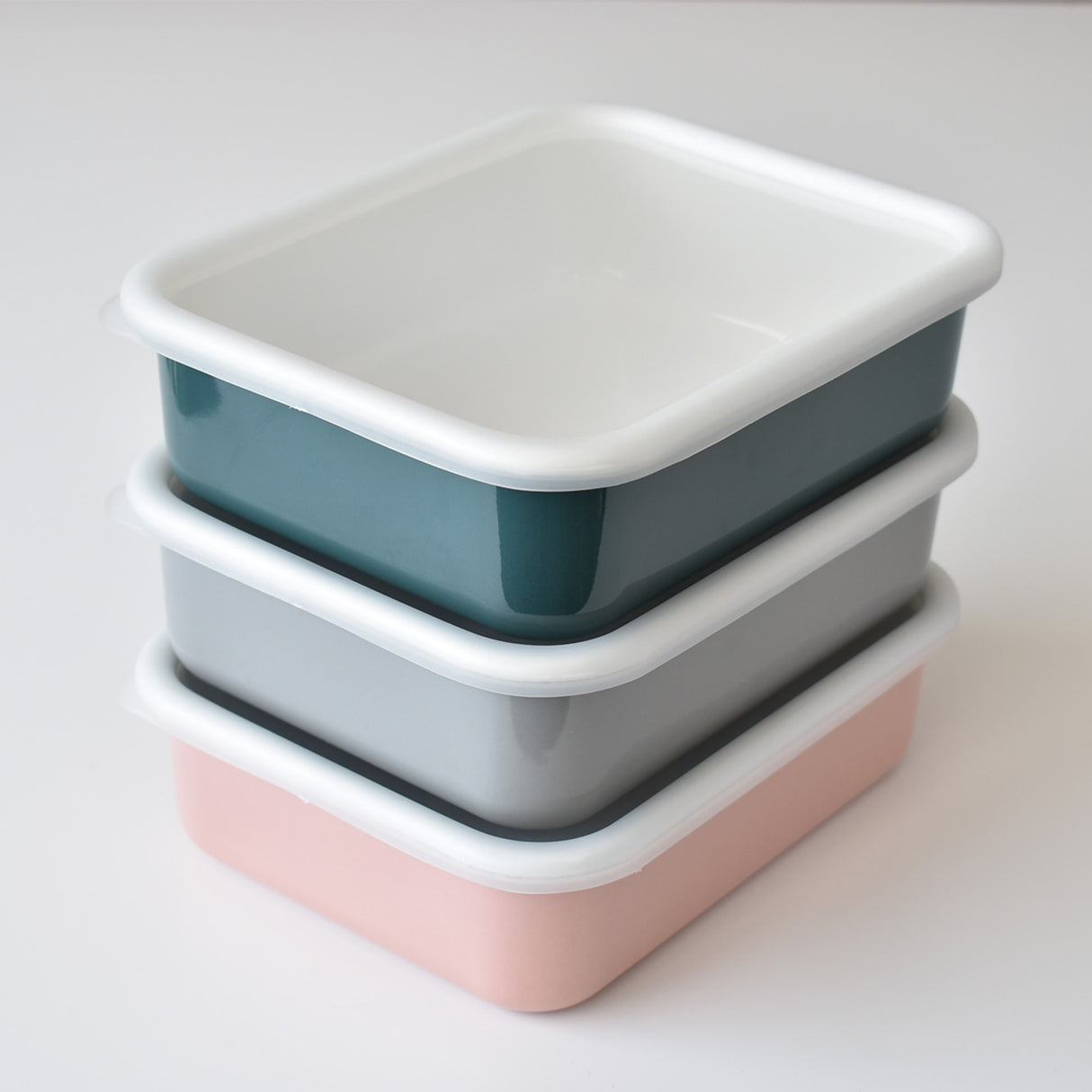 Bunte Emaille Frischhaltedose von HoneyWare in Rosa, flach, 1,35L, mit Deckel für Lebensmittelaufbewahrung