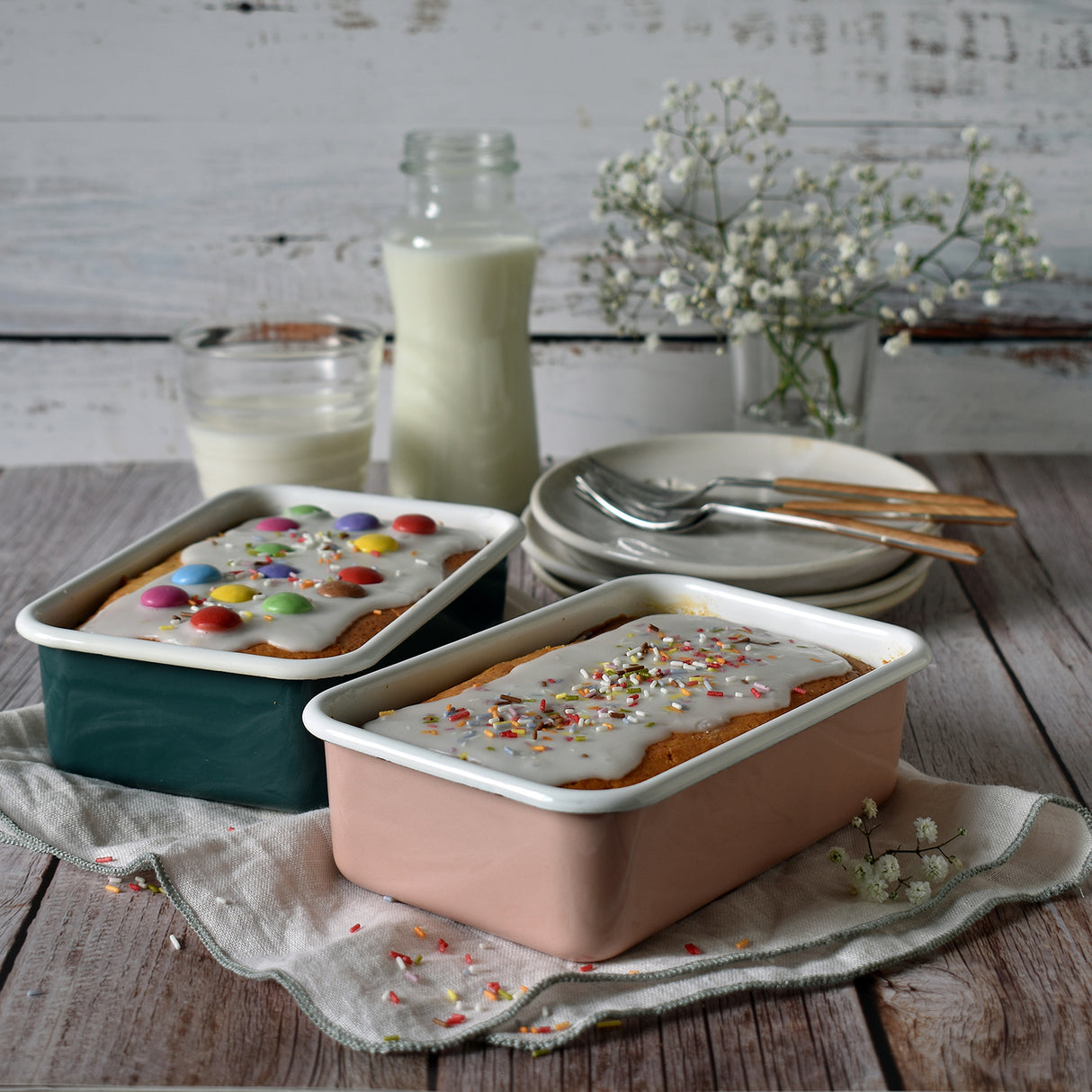 HoneyWare Emaille Frischhaltedose Color Line Petrol S, 0,42L, flach, mit Deckel, langlebiges Emaille, ideal für Lebensmittelaufbewahrung