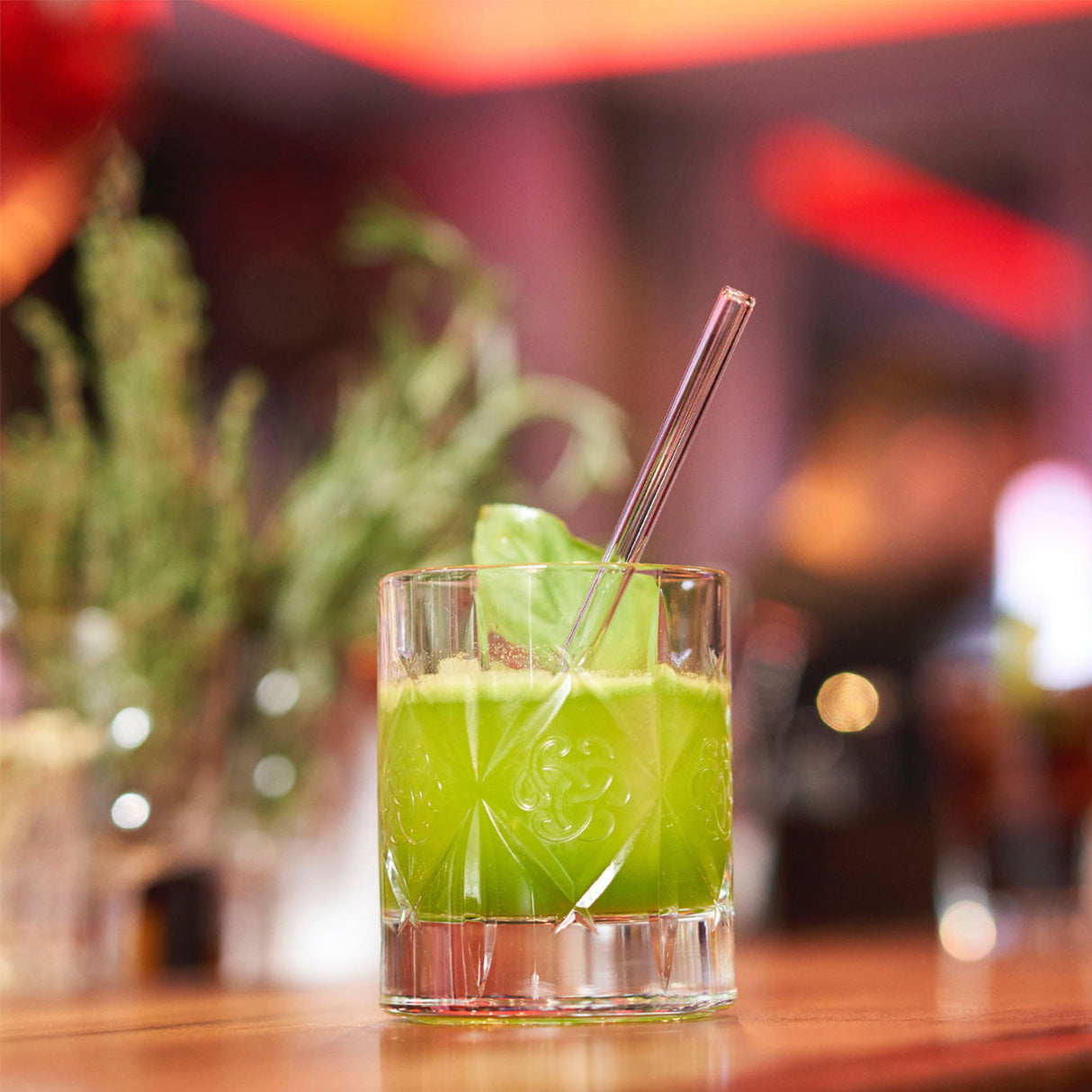 Glas-Trinkhalme in vier Größen, langlebig und umweltfreundlich, von Profino Select, auf einem weißen Hintergrund dargestellt