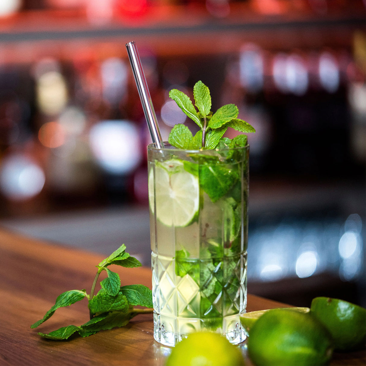 Transparente Glas-Trinkhalme in vier Größen von Profino Select, langlebig und umweltfreundlich, für Getränke und Cocktails.