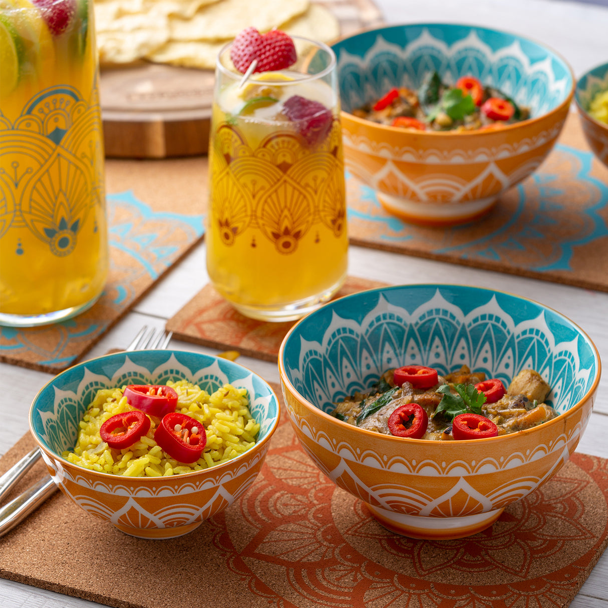 Indische Schale von Typhoon aus der Worlds Foods Serie in drei Größen, feine Keramik mit dekorativem Muster.