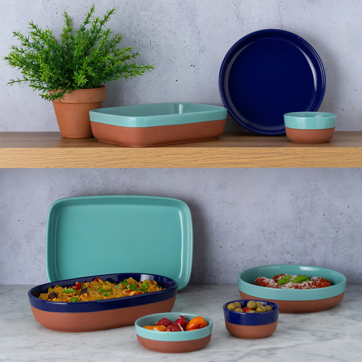 Runde, hellblaue Tapasschale von Typhoon in drei Größen, perfekt für Snacks und Vorspeisen, mit modernem Design.