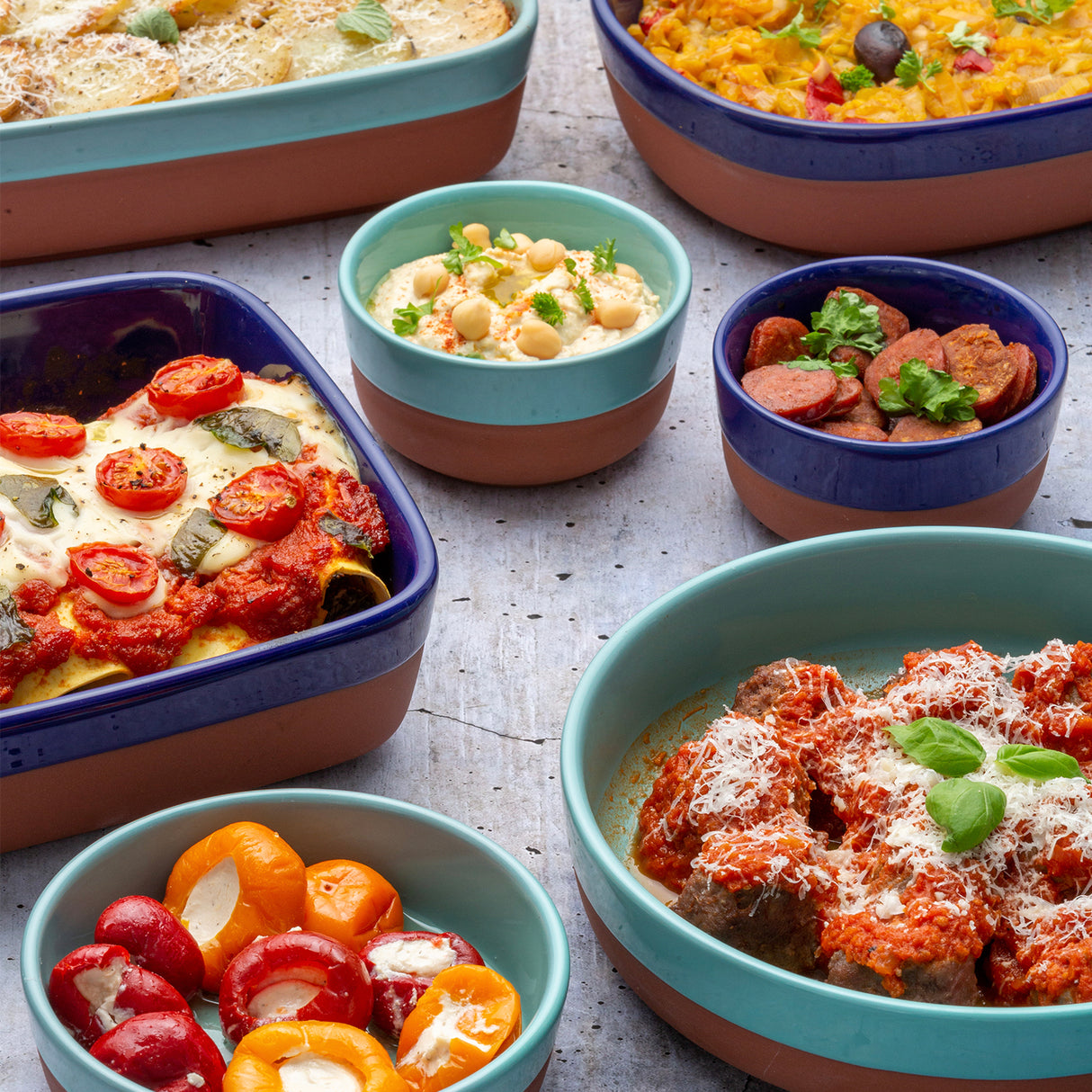 Helle blaue Tapas-Backform von Typhoon, 21 cm, aus der Worlds Foods Serie, ideal für kleine spanische Gerichte.