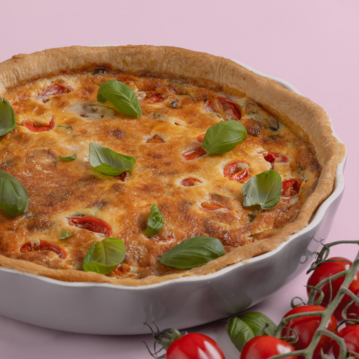 Mason Cash Quiche-Backform aus Keramik, 24 cm Durchmesser, mit eleganter, traditioneller Gestaltung für leckere Quiches.