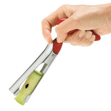 Roter CUISIPRO Apfelkernausstecher mit ergonomischem Griff, zum Entfernen von Apfelkernen.