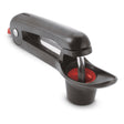 Schwarzer CUISIPRO Kirsch- und Olivenentkerner mit ergonomischem Griff, zum Entkernen von Kirschen und Oliven.