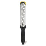 Schwarze CUISIPRO Kronenraspel für Parmesan, Edelstahl, handliches Küchengerät, perfekt zum Reiben von Hartkäse.