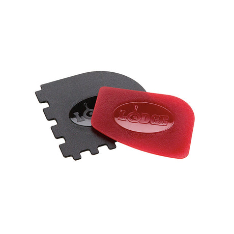 Schwarzer und roter LODGE Grill-Schaber aus hitzebeständigem Material, ideal zum Reinigen und Wenden beim Grillen.