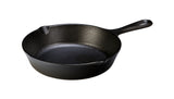 Schwarz gusseiserne Pfanne von LODGE, Classic-Serie, mit Griff, für Kochen und Braten in der Küche, Nahaufnahme