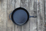 Schwarze Gusseiserne Pfanne von LODGE, Classic-Serie, robuste Kochpfanne mit glatter Oberfläche und ergonomischem Griff