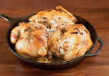 Schwarze Lodge gusseiserne Pfanne Classic mit langen Griff und flacher Kochfläche, ideal für Braten und Sieden.