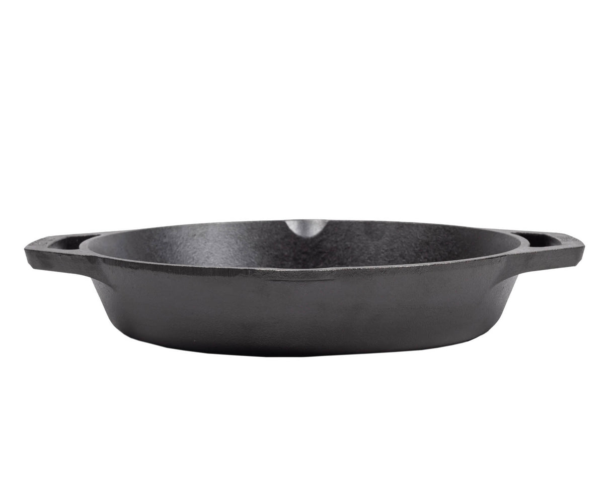 Schwarze gusseiserne Pfanne von LODGE CLASSIC, langlebig und ideal zum Braten und Kochen in der Küche.