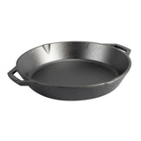 Schwarze Gusseiserne Pfanne von LODGE, Classic-Serie, langlebig und ideal zum Braten und Kochen in der Küche.