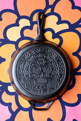 Schwarze Gusseiserne Pfanne von LODGE, Classic-Serie, robuste Kochpfanne für vielseitiges Braten und Kochen.